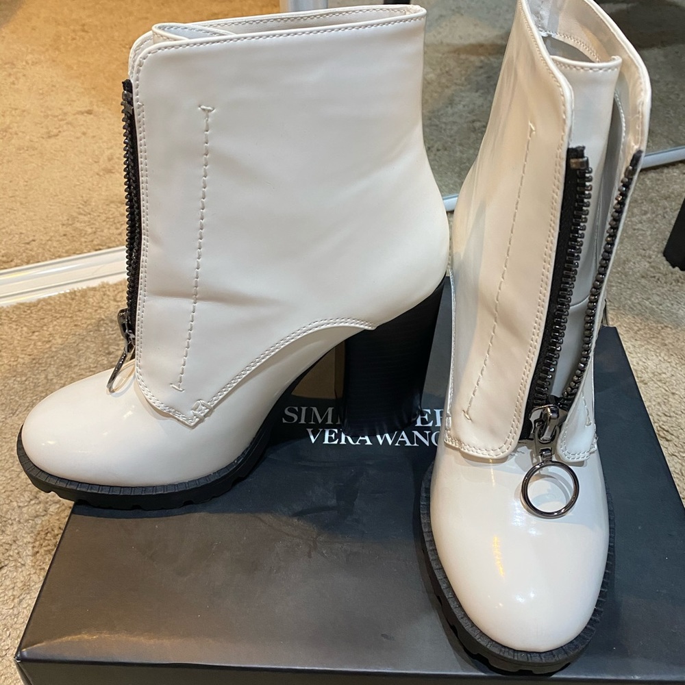 Boot - Picture 2 of 6